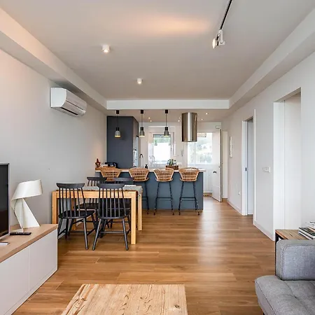 Lovely In With House Sea View Apartment *